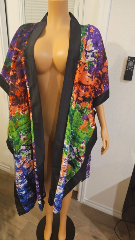 Royal layers, effortless elegance 👑✨ A silk-lined kimono crafted for comfort, culture, and luxury.